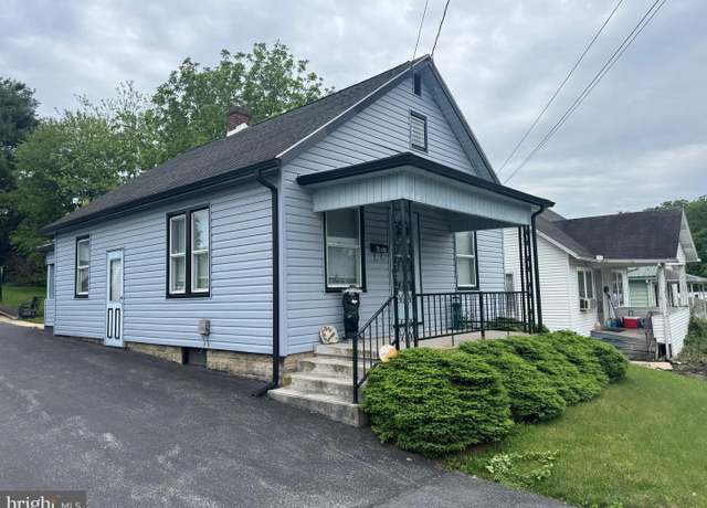 Property at 817 Maple St, Waynesboro, PA 17268, 2 beds, 1 bath
