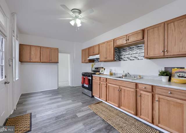 Property at 547 W Vine St, Lancaster, PA 17603, 3 beds, 1 bath