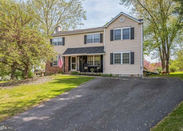 Property at 10 Shawnee Ln, Royersford, PA 19468, 4 beds, 2.5 baths