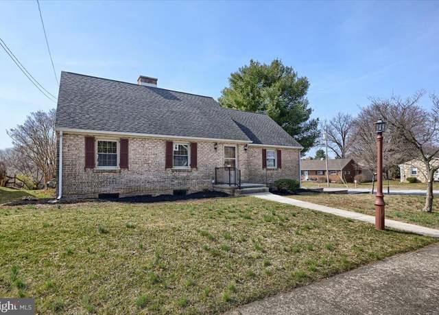 Property at 220 N Stephen Pl, Hanover, PA 17331, 4 beds, 2 baths