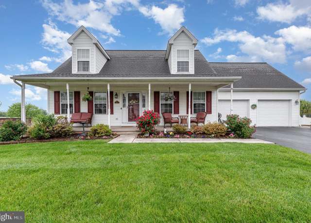 Property at 65 Woodsview Dr, Red Lion, PA 17356, 4 beds, 3.5 baths