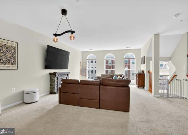 Property at 14264-B Woven Willow Ln Unit B, Centreville, VA 20121, 3 beds, 2.5 baths