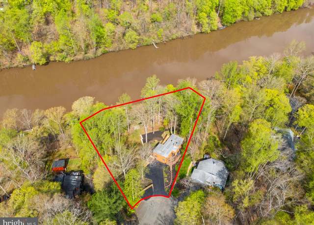 Property at 6209 Blossom Ln, Manassas, VA 20112, 4 beds, 3.5 baths