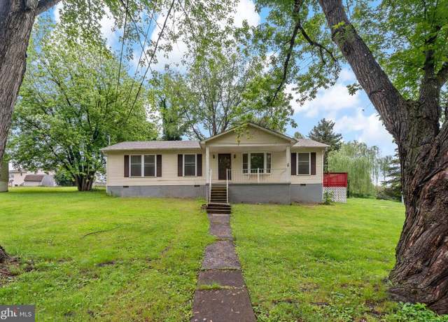 Property at 515 E 10th Ave, Ranson, WV 25438, 3 beds, 2 baths