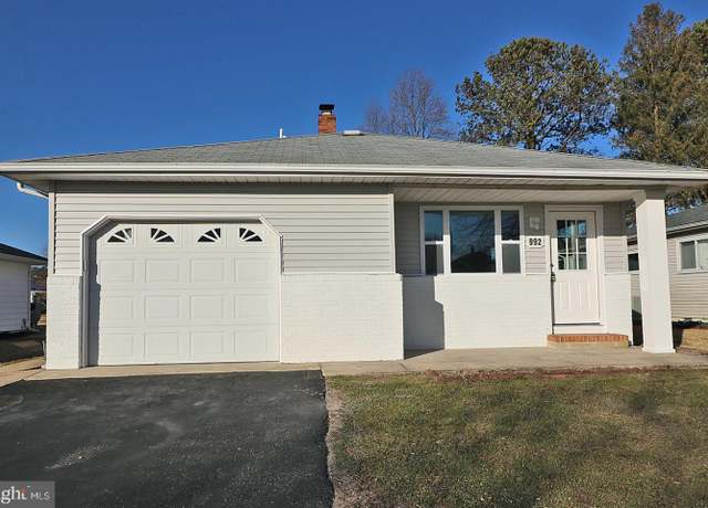 Property at 992 Jamaica Blvd, Toms River, NJ 08757, 2 beds, 1 bath