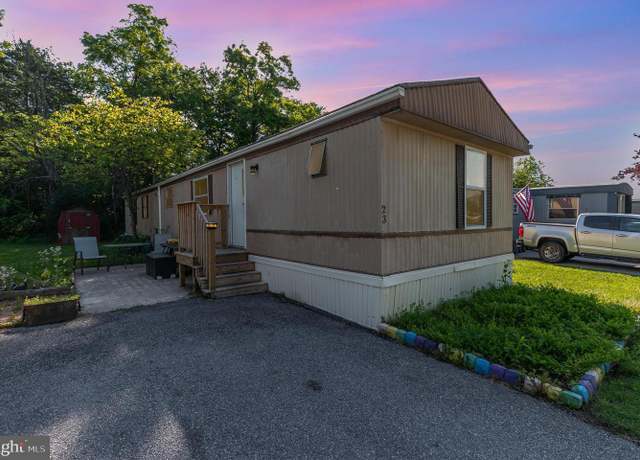 Property at 23 Helena Ln, Carlisle, PA 17015, 2 beds, 1.5 baths