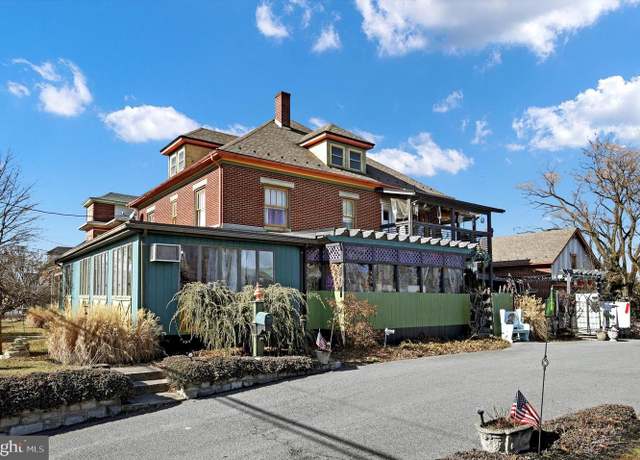 Property at 1055 Lincoln Way E, Chambersburg, PA 17201, 2 beds, 2.5 baths