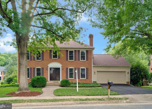 Property at 8931 Kenilworth Dr, Burke, VA 22015, 4 beds, 3.5 baths