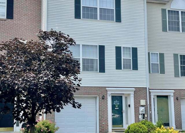 Property at 42 Highland Cir, Newark, DE 19713, 2 beds, 2.5 baths