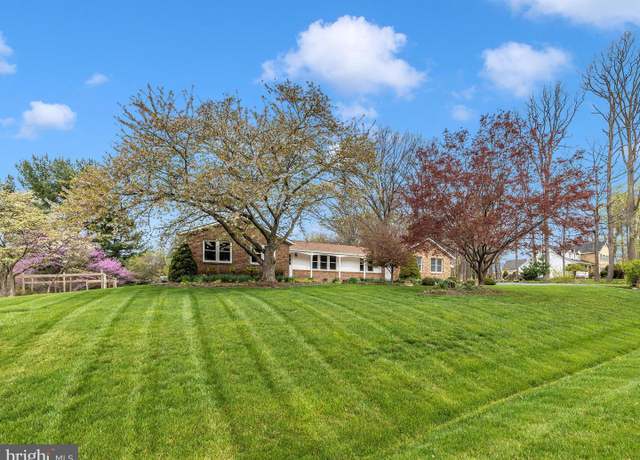 Property at 24330 Hilton Pl, Gaithersburg, MD 20882, 4 beds, 2.5 baths