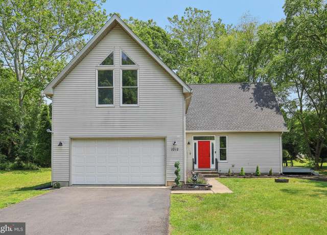 Property at 1012 Columbus Rd, Burlington, NJ 08016, 3 beds, 2 baths