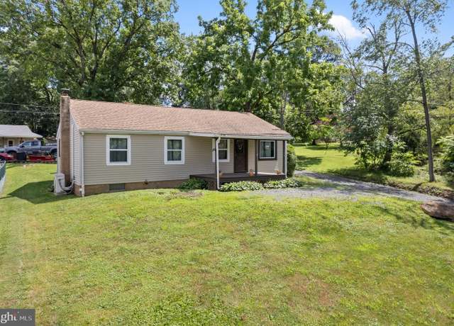Property at 1087 Chestnut St, Douglassville, PA 19518, 1 bed, 2 baths