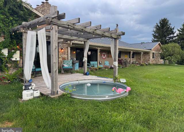 Property at 2 Carson Ln, Annville, PA 17003, 3 beds, 3.5 baths