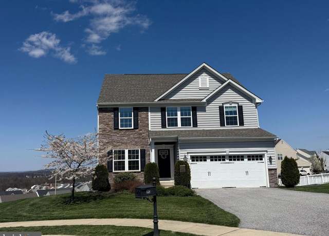 Property at 648 W Ore St, Seven Valleys, PA 17360, 4 beds, 3.5 baths