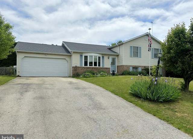 Property at 76 Moore Dr, Hanover, PA 17331, 3 beds, 2.5 baths