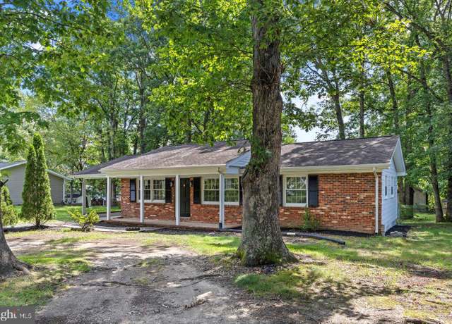 Property at 809 Sherwood Ln, Fredericksburg, VA 22407, 3 beds, 2 baths