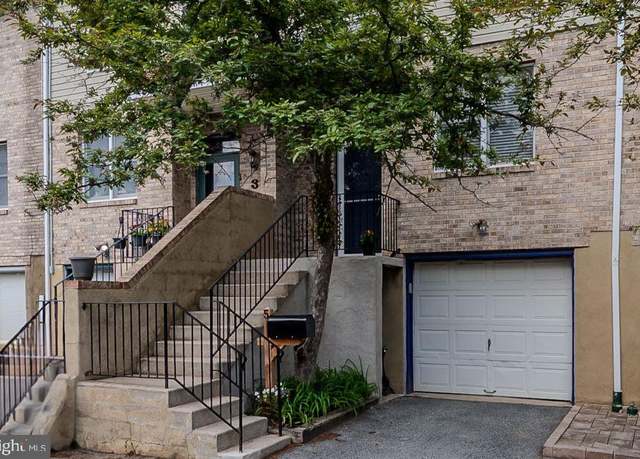 Property at 5 Bayard Ct, Wilmington, DE 19805, 2 beds, 1.5 baths