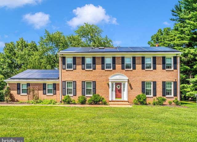 Property at 20901 Lochaven Ct, Gaithersburg, MD 20882, 4 beds, 3.5 baths