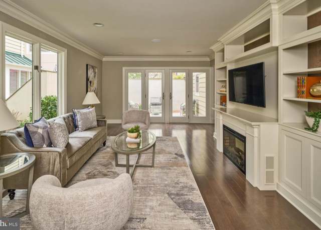 Property at 10 Barnes Ct, Doylestown, PA 18901, 3 beds, 3.5 baths