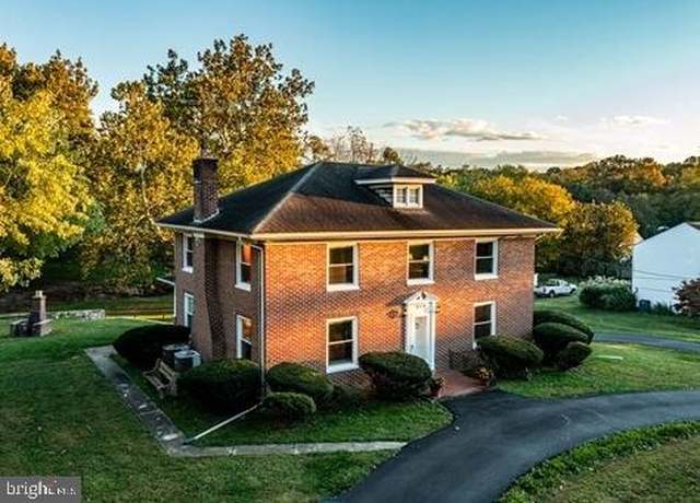 Property at 218 W Locust St, Oxford, PA 19363, 4 beds, 2 baths
