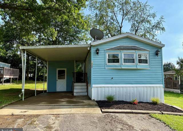 Property at 1550 Pin Oak Dr, Chambersburg, PA 17202, 2 beds, 1 bath