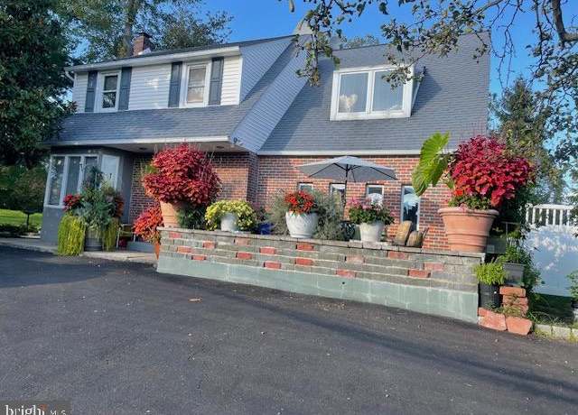 Property at 611 Anne St, Huntingdon Valley, PA 19006, 4 beds, 4 baths