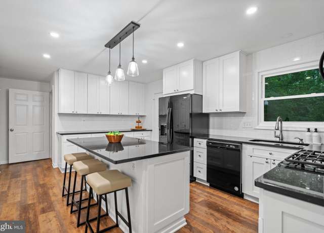 Property at 6703 Portree Ct, Springfield, VA 22152, 5 beds, 3 baths