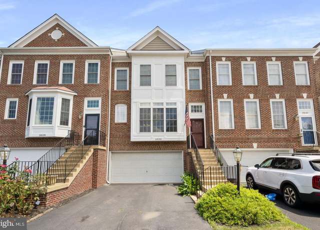 Property at 18538 Pineview Sq, Leesburg, VA 20176, 4 beds, 3.5 baths