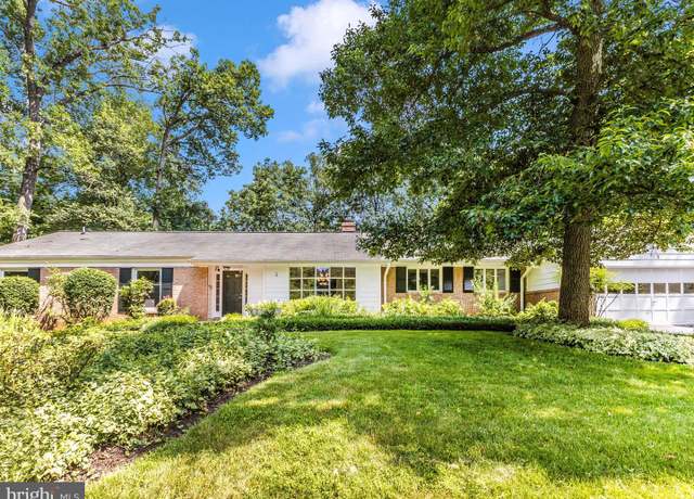 Property at 5 Rolling Knoll Ct, Gaithersburg, MD 20877, 4 beds, 2.5 baths