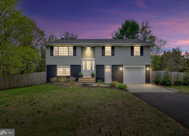 Property at 19 Evesboro-medford, Medford, NJ 08055, 4 beds, 2.5 baths