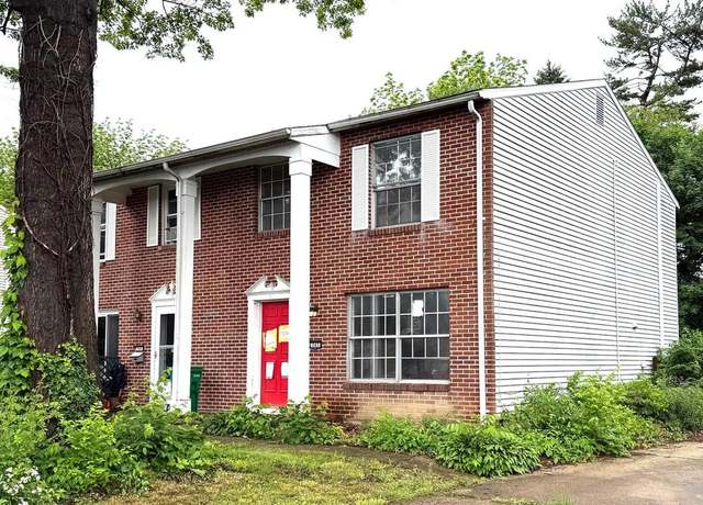 Property at 243 W Ridge St, Carlisle, PA 17013, 4 beds, 1.5 baths