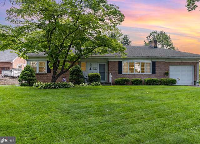 Property at 243 Park Ave, Mount Joy, PA 17552, 2 beds, 1 bath