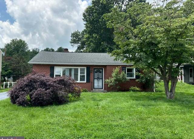 Property at 28 Nursery Ln, Lancaster, PA 17603, 2 beds, 1 bath
