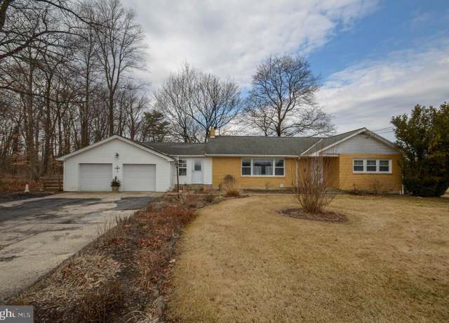 Property at 175 Moorestown Dr, Bath, PA 18014, 3 beds, 1.5 baths