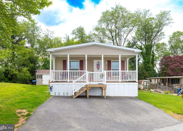 Property at 24 Lyle Cir, York, PA 17402, 3 beds, 2 baths