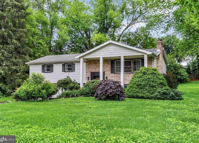 Property at 301 N Lynbrook Dr N, York, PA 17402, 3 beds, 2.5 baths