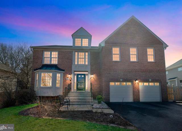 Property at 440 West St NW, Vienna, VA 22180, 4 beds, 4.5 baths