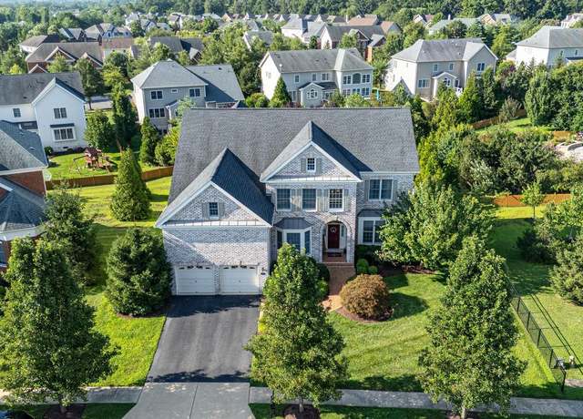Property at 15709 Victorias Crest Pl, Haymarket, VA 20169, 4 beds, 4.5 baths