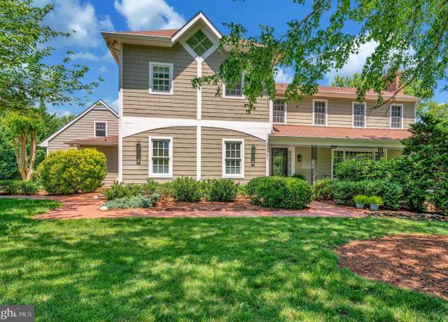Property at 313 Ingleside Dr, Fredericksburg, VA 22405, 5 beds, 4.5 baths