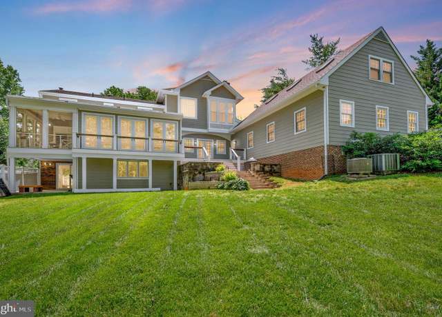 Property at 313 Ingleside Dr, Fredericksburg, VA 22405, 5 beds, 4.5 baths