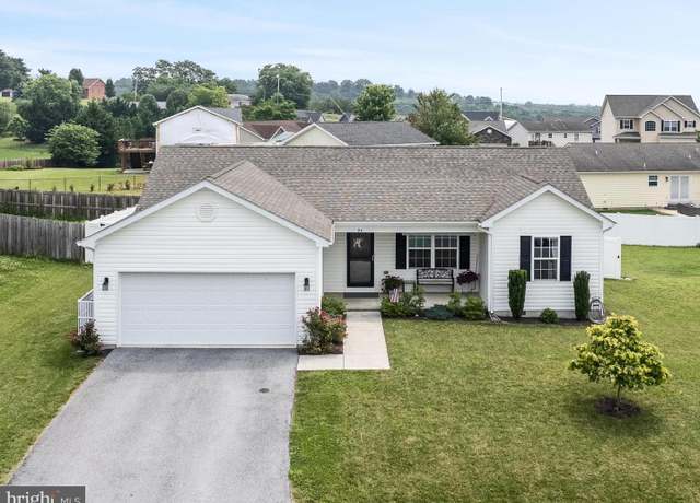 Property at 94 Twickenham Dr, Martinsburg, WV 25403, 3 beds, 2 baths