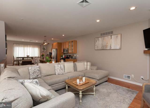 Property at 919 N Front St Unit H, Philadelphia, PA 19123, 3 beds, 2.5 baths