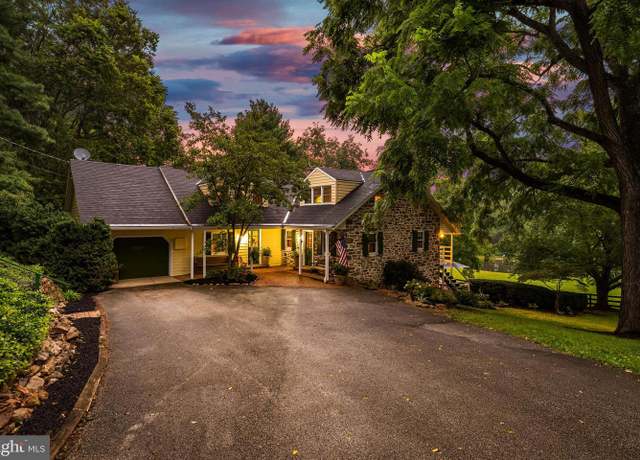 Property at 1414 Little Ln, Seven Valleys, PA 17360, 4 beds, 3.5 baths