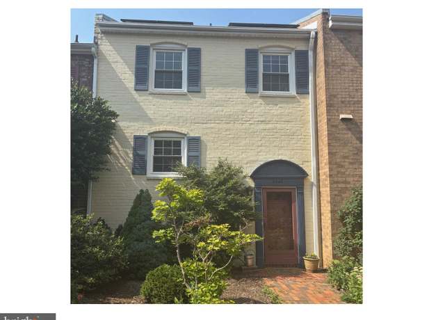 Property at 3848 University Dr, Fairfax, VA 22030, 3 beds, 3.5 baths