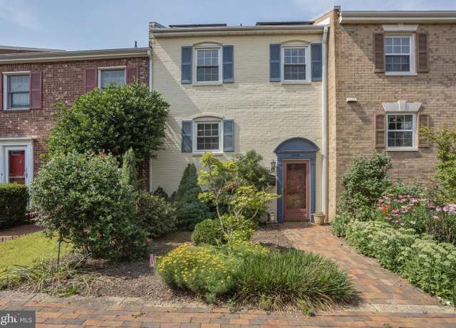 Property at 3848 University Dr, Fairfax, VA 22030, 3 beds, 3.5 baths