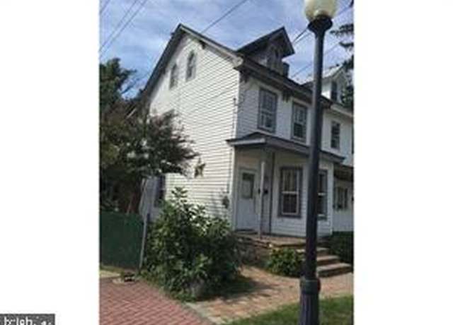 Property at 48 W Monroe St, Mount Holly, NJ 08060, 3 beds, 1 bath
