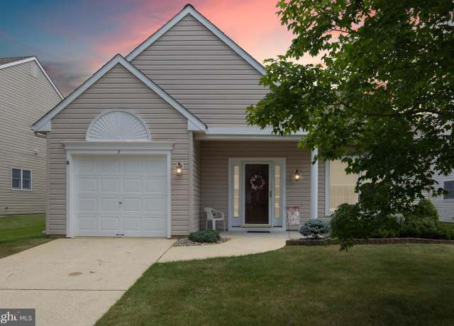 Property at 7 Covered Bridge Cir, Columbus, NJ 08022, 2 beds, 2 baths