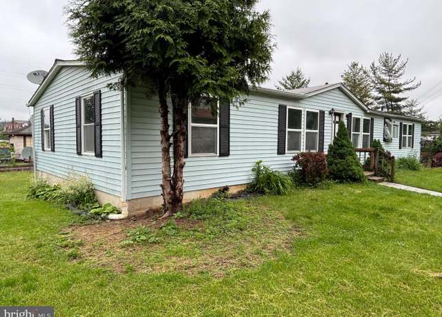 Property at 15 Rebecca St, Wernersville, PA 19565, 3 beds, 2 baths