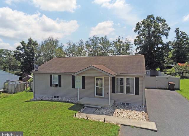 Property at 668 Suburban Dr, Chambersburg, PA 17202, 4 beds, 1.5 baths