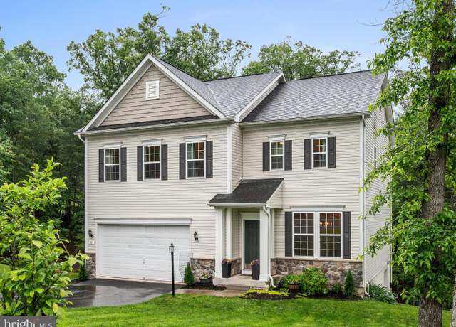 Property at 109 Green Dr, Cross Junction, VA 22625, 4 beds, 3.5 baths